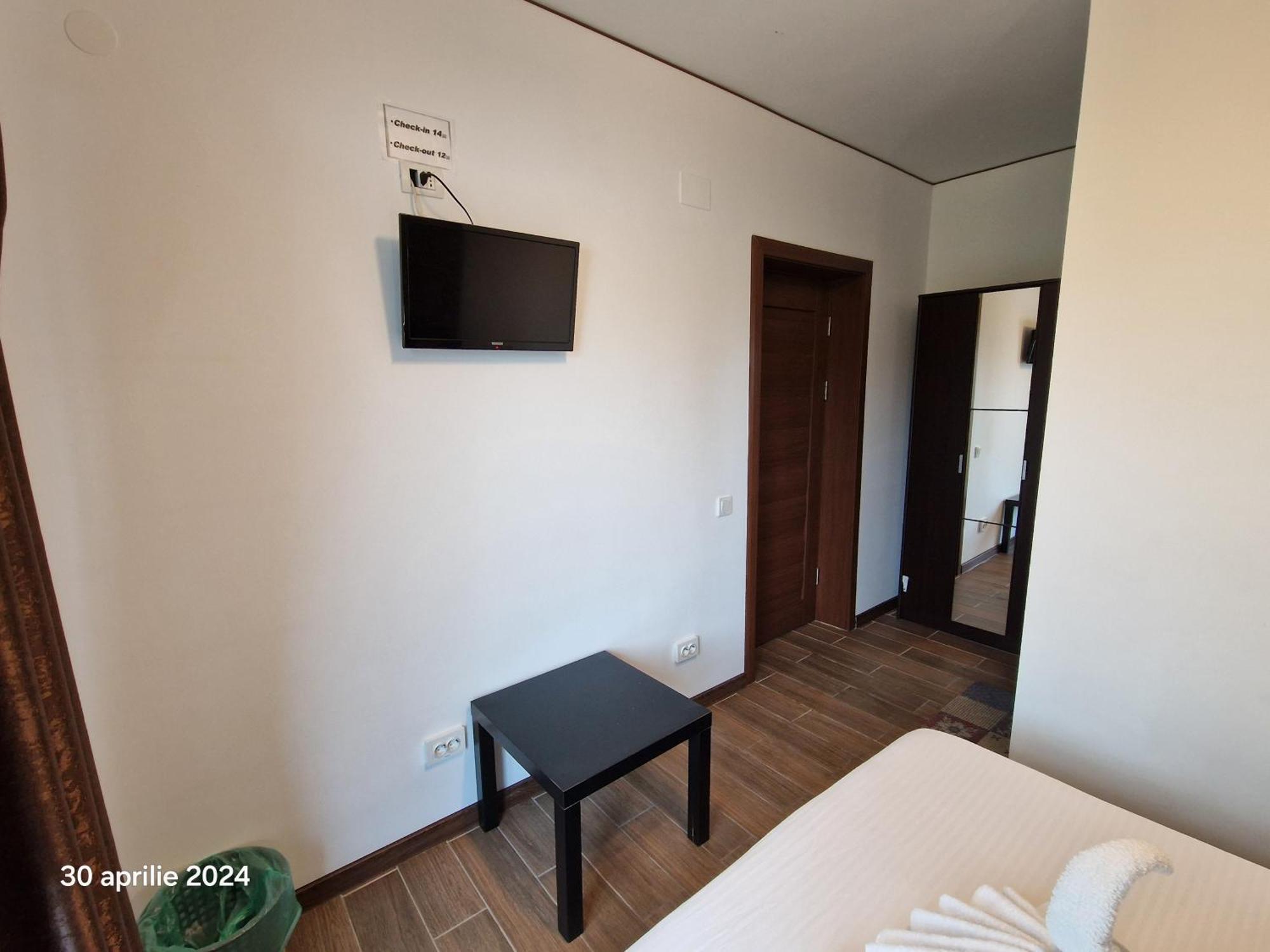 Casa Adrian 2 Mai Apartment Room photo